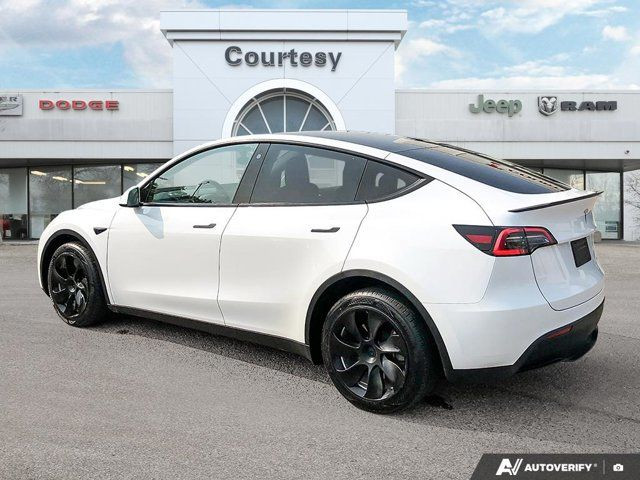 2023 Tesla Model Y Long Range | Heated Front/Rear Seats in Cars & Trucks in Calgary - Image 4