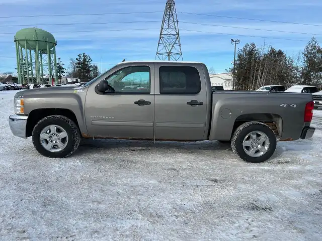 2013 Chevrolet Silverado 1500 Hybrid in Cars & Trucks in Ottawa - Image 3
