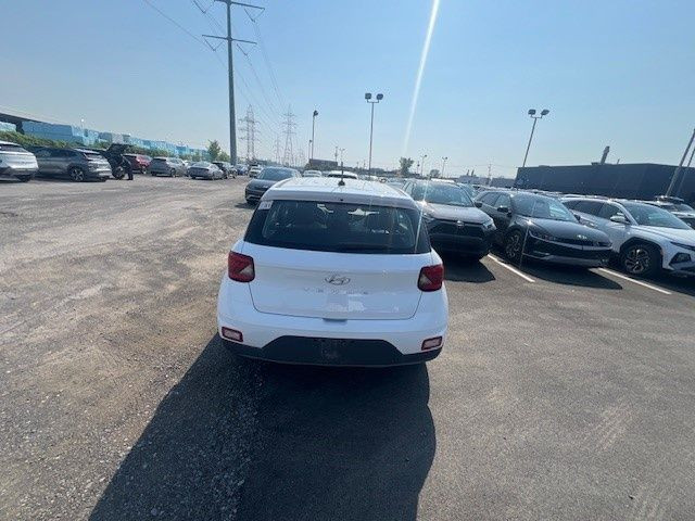 2023 Hyundai Venue ESSENTIEL / SE in Cars & Trucks in City of Montréal - Image 4