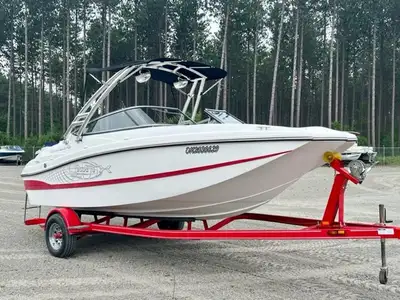 CONSIGNMENT SALE! ONLY 100 ORIGINAL HOURS TOTAL! - HARDLY EVEN BROKEN IN YET MERCRUISER 4.3 200HP V6...