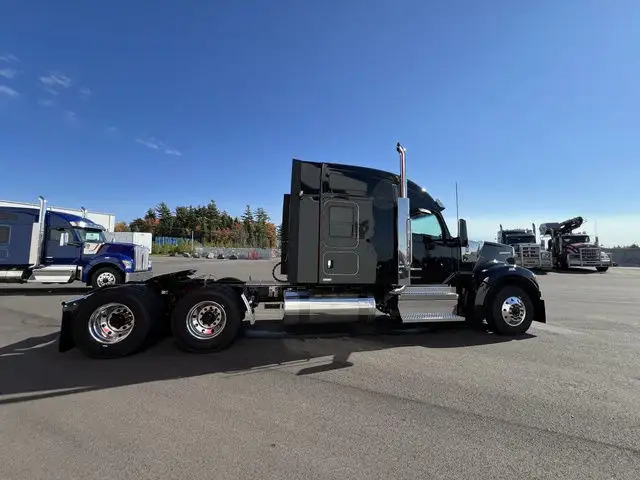2025 Kenworth W990 in Heavy Trucks in Dartmouth - Image 9