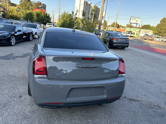 2018 Chrysler 300 300S RWD in Cars & Trucks in City of Toronto - Image 3