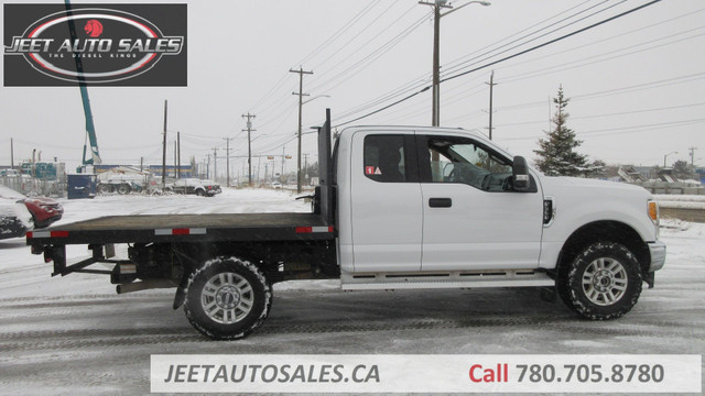 2017 FORD F-350 XLT EXTENDED CAB FLAT DECK in Heavy Equipment in Vancouver - Image 4