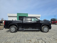 .2023 Chevrolet Silverado 2500HD High Country 4WD Crew Cab with the 6.6L Diesel and only 73,000kms.... (image 3)