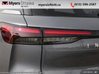 Leather Seats! A smooth ride, a nicely appointed interior, and an easy-access third row highlight th... (image 8)