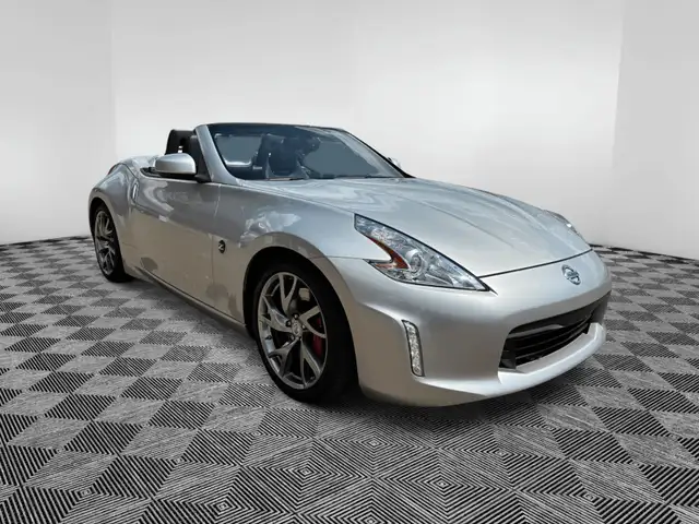 2014 Nissan 370Z 2dr Roadster Auto Touring w/Bordeaux Top in Cars & Trucks in Medicine Hat - Image 16
