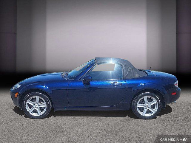 2007 Mazda MX-5 GX in Cars & Trucks in Laval / North Shore - Image 4