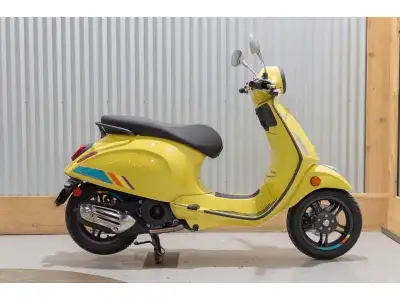 2025 Vespa Vespa Primavera 150 S LAVAL MOTO Stock limité Réservez votre moto DÈS MAINTENANT! Plus de...