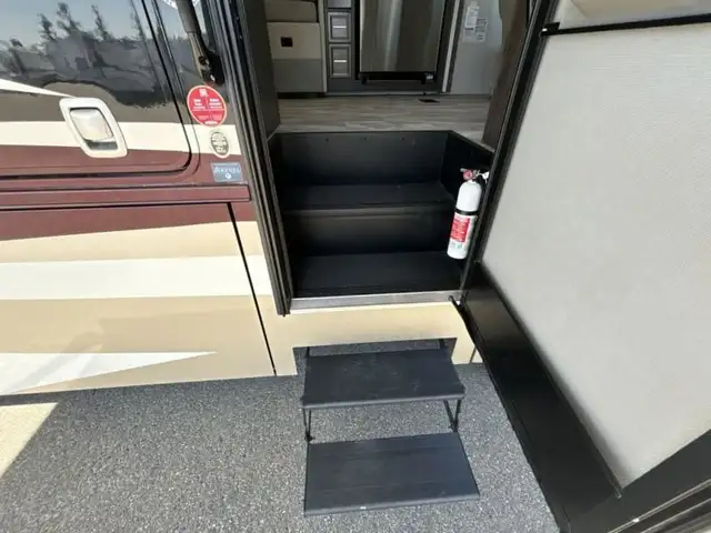 2023 Coachmen RV Sportscoach SRS 365RB in RVs & Motorhomes in Abbotsford - Image 12