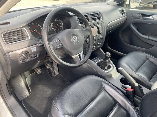 2013 Volkswagen Jetta Sedan Highline | Nav | Heated Seats in Cars & Trucks in Edmonton - Image 4