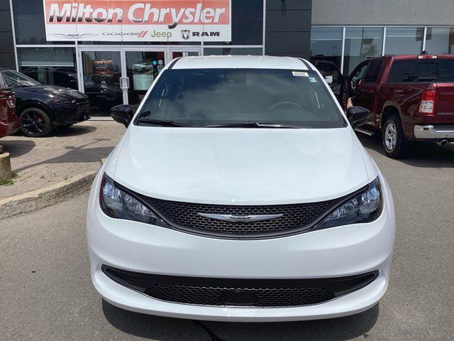 2025 Chrysler Voyager LX in Cars & Trucks in Oakville / Halton Region - Image 2