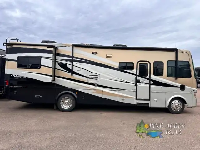 2011 Tiffin Motorhomes Open Road Allegro 32CA 53K Milles Best Pr in RVs & Motorhomes in Moncton - Image 5