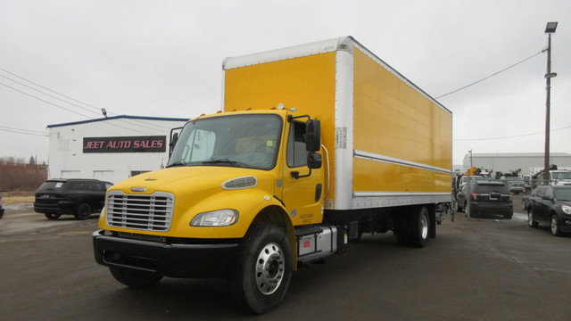 2019 FREIGHTLINER M2 106 24 FT CUBE TRUCK WITH LIFT GATE in Heavy Equipment in Vancouver - Image 2