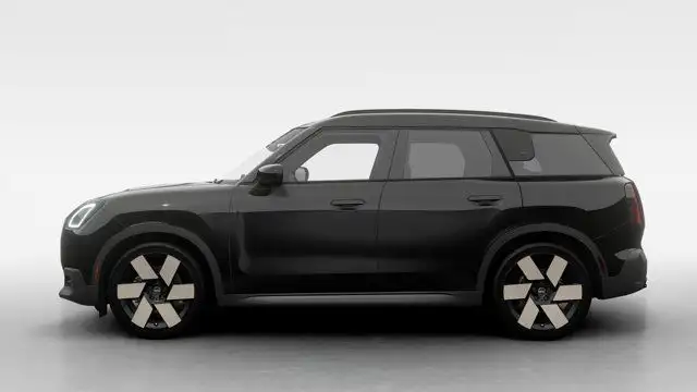 2025 MINI Countryman SE | Premier | Style Favoris | Att in Cars & Trucks in City of Montréal - Image 5