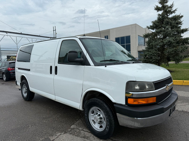 2007 Chevrolet Express Cargo Van Chevrolet Express- 12 Passenger in Cars & Trucks in Oakville / Halton Region - Image 2