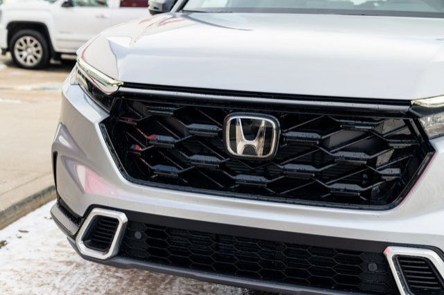 2026 Honda CR-V Hybrid Touring in Cars & Trucks in Edmonton - Image 3