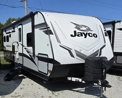Gross vehicle weight ratio is 6600LBS, Overall length is 29', Sleeps up to 6 people, ONE SLIDE OUT!...