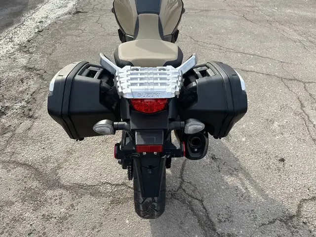 2014 Suzuki V-Strom 1000 ~ VSTROM 1000CC ~ VERSATILE ~ CLEAN BIK in Street, Cruisers & Choppers in City of Toronto - Image 15