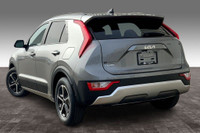 Sunroof, Wireless Phone Charger, Uvo, Push Button Start, Blind Spot Detection, Satellite Radio, Clot... (image 2)