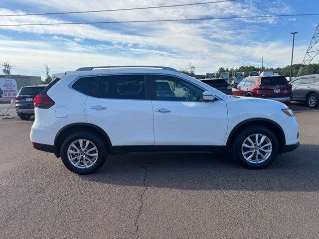 2017 Nissan Rogue SV - Heated Seats - Remote Start in Cars & Trucks in Moncton - Image 4