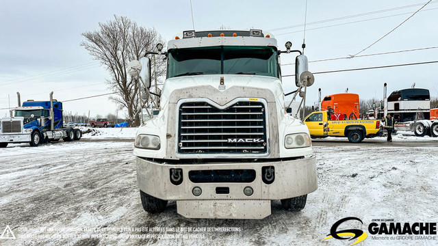 2016 MACK PINNACLE CXU613 CAMION CONVENTIONNEL AVEC COUCHETTE in Heavy Trucks in Longueuil / South Shore - Image 3