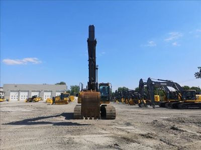 2019 John Deere 300G LC in Heavy Equipment in Laval / North Shore - Image 2