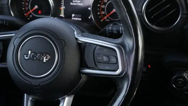2019 Jeep Wrangler Unlimited Sahara 4x4 | Leather in Cars & Trucks in Guelph - Image 18