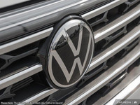 Introducing the 2025 Volkswagen Atlas Comfortline 2.0 TSI 4MOTION, an all-new SUV with an elegant wh... (image 8)