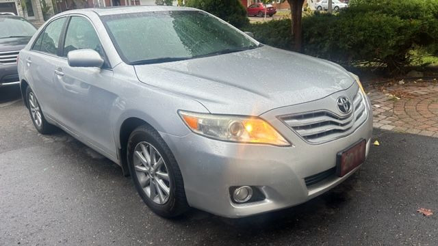 2011 Toyota Camry XLE in Cars & Trucks in Oakville / Halton Region - Image 2