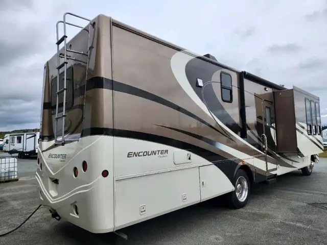 2014 Coachmen Encounter 36KS in RVs & Motorhomes in Thetford Mines - Image 7