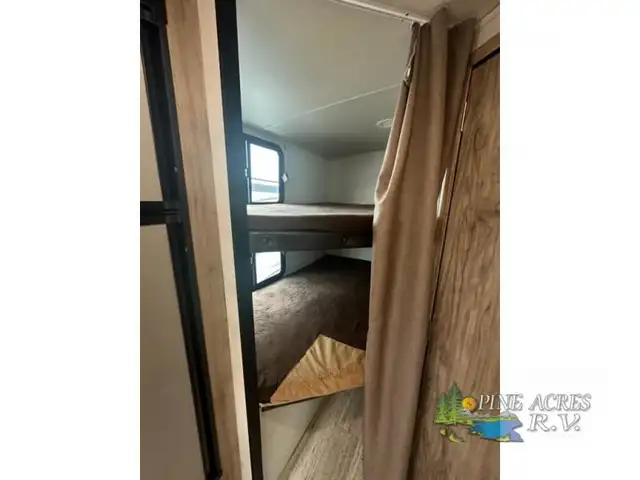 2019 Palomino SolAire Ultra Lite 240BHS in Travel Trailers & Campers in Truro - Image 8