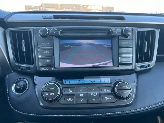 2014 Toyota RAV4 Limited / AWD / Heated Leather Seats / Sunroof dans Autos et camions dans Calgary - Image 21