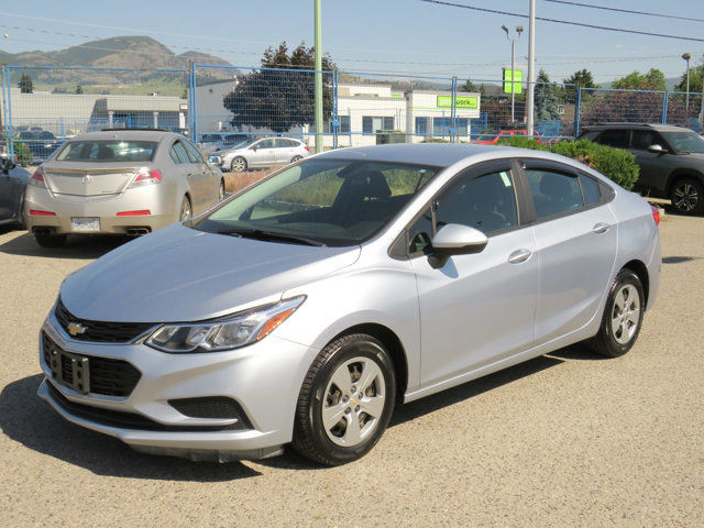 2018 Chevrolet Cruze LS in Cars & Trucks in Kelowna - Image 4