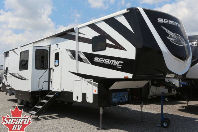 2024 JAYCO SEISMIC 399 in Travel Trailers & Campers in Hamilton