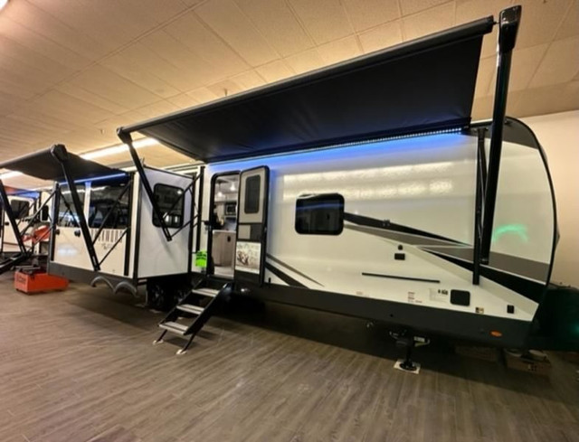 2023 Forest River Rockwood Signature 8337RL in Travel Trailers & Campers in Winnipeg