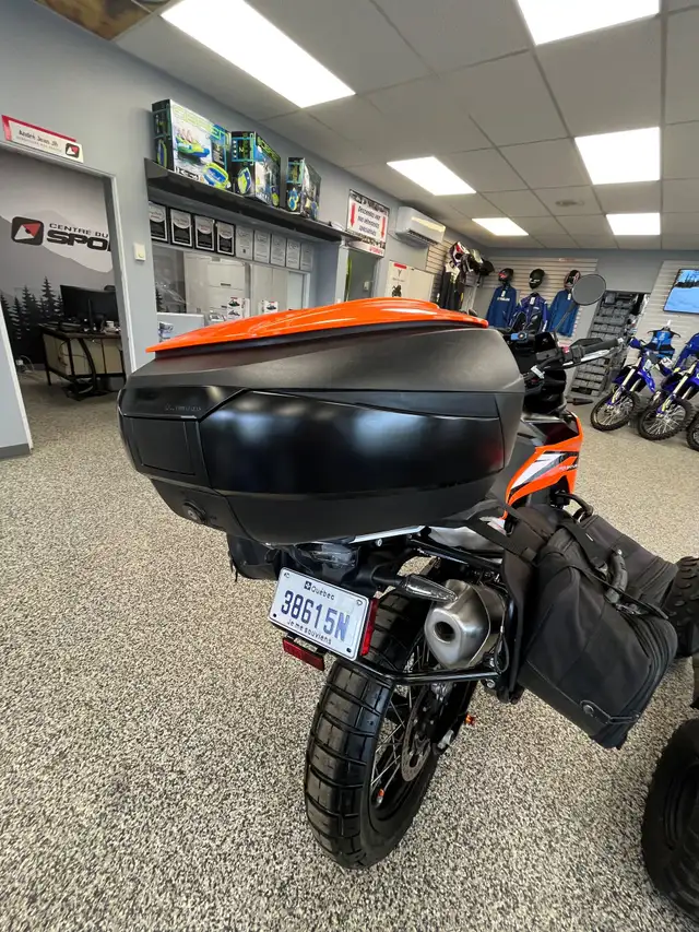1 KTM ADVENTURE 890 MOTO AVENTURE A L'ETAT NEUF IMPECCABLE AUCUN in Other in Lac-Saint-Jean - Image 8