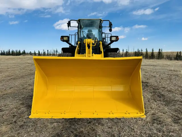 2016 Komatsu WA380-7 LOADER dans Équipement lourd dans Calgary - Image 9