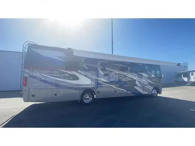 2023 Thor Motor Coach Miramar 35.2 in RVs & Motorhomes in Abbotsford - Image 11