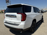 Roll out in style with this elegant and robust 2023 GMC Yukon SLT, showcasing a luxurious White Fros... (image 8)