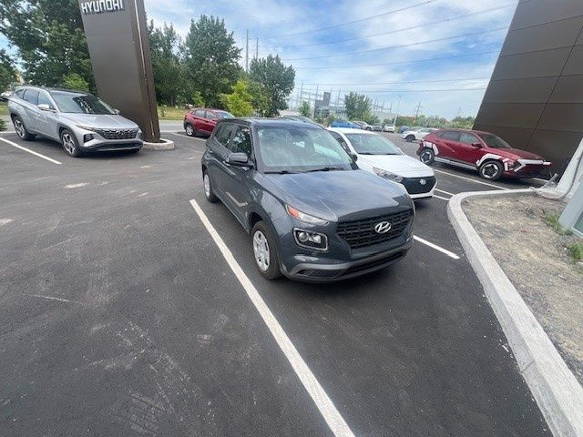 2023 Hyundai Venue ESSENTIEL / SE in Cars & Trucks in City of Montréal - Image 3