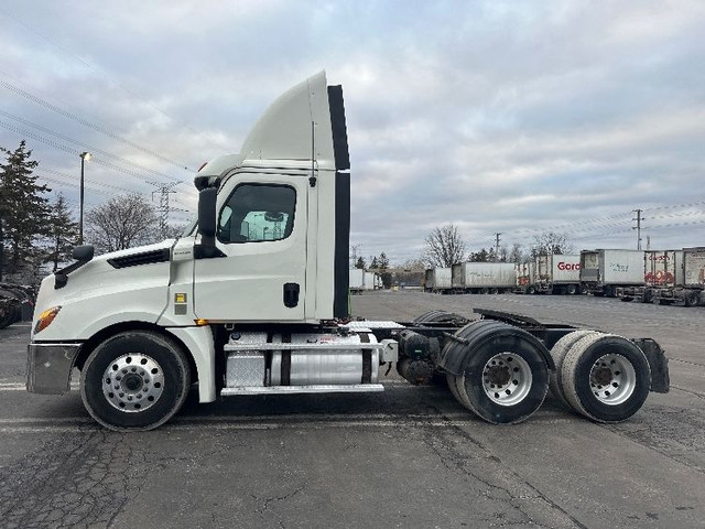 2019 Freightliner T12664ST in Heavy Trucks in Moncton - Image 4