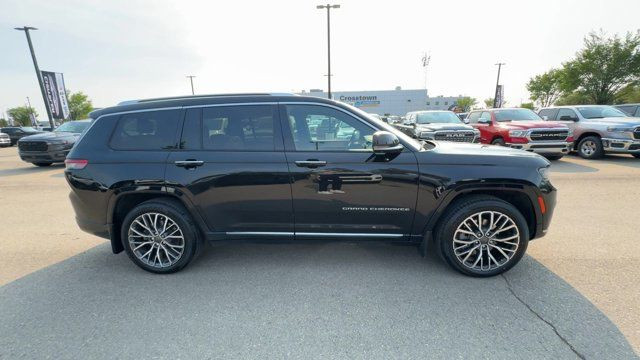 2021 Jeep Grand Cherokee L Summit Reserve | Massage Seats in Cars & Trucks in Edmonton - Image 4