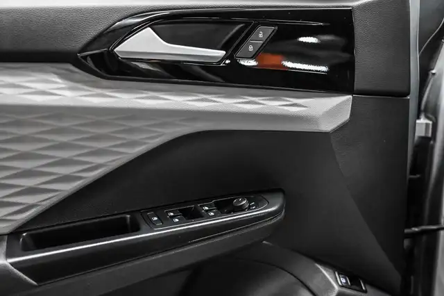 2023 Volkswagen Taos Trendline 1.5T 7sp at DSG w/ Tip 4M 4 Motio in Cars & Trucks in City of Montréal - Image 11