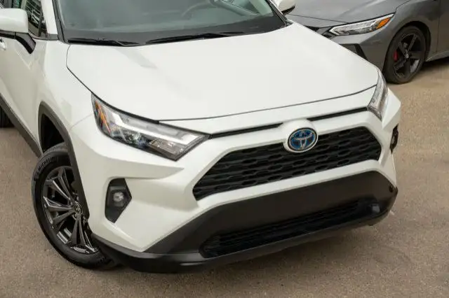 2024 Toyota RAV4 Hybrid XLE dans Autos et camions dans Ville d’Edmonton - Image 8