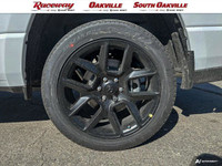 CREW CAB 4X4, CLOTH/VINYL FRONT HEATED BUCKET SEATS, 22X9'' BLACK-PAINTED ALUMINUM RIMS, GPS NAVIGAT... (image 5)