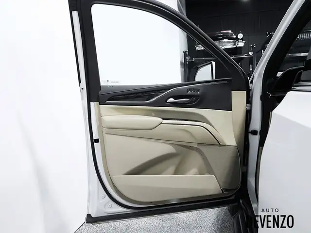 2024 Cadillac Escalade Premium Luxury with Air Ride Adaptive Sus in Cars & Trucks in Laval / North Shore - Image 14