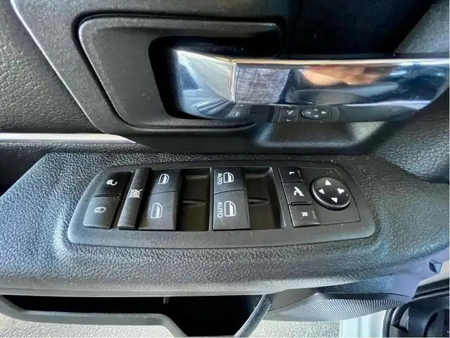2022 Ram 1500 Classic Warlock CREW 4WD 5.7L HEMI B/U CAMERA dans Autos et camions dans Delta/Surrey/Langley - Image 22