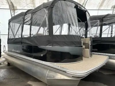LEGEND Q-SERIES LE 19 LOUNGE 2023 Ponton Legend Q-Series LE Lounge 19 2023 noir longueur de 195 pied...