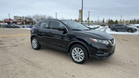 This Nissan Qashqai is equipped with: Cloth Seats, Power Moonroof, Remote Start, Heated Front Seats,... (image 2)