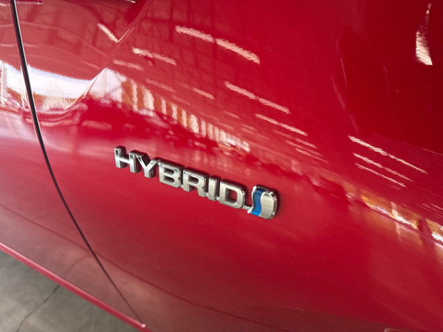 2016 Toyota Prius ROUGE HYBRIDE SIÈGES CHAUFFANTS CAMÉRA DE RECU in Cars & Trucks in Saint-Jean-sur-Richelieu - Image 4